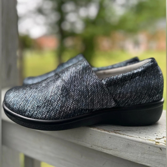 ALEGRIA PG Lite Lauryn Blue Metallic Leather Comfort Clogs Women's 41 10.5/11 - Picture 3 of 15